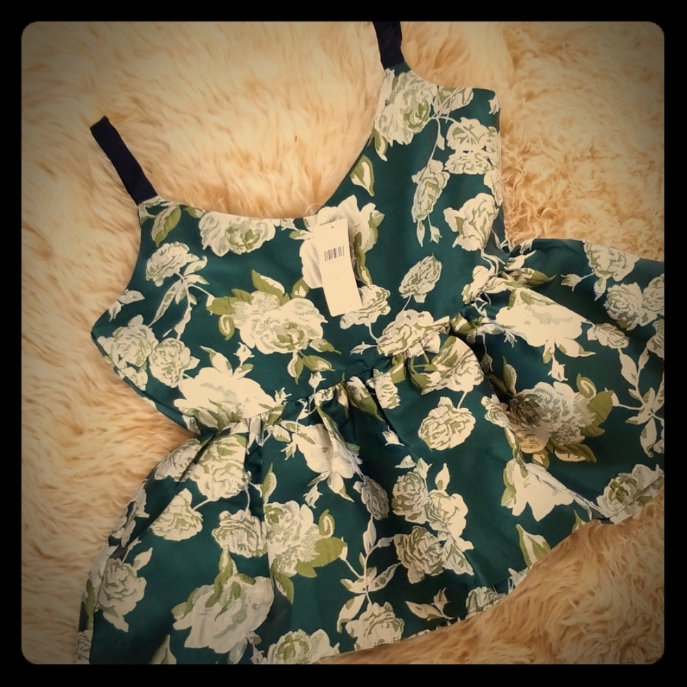 Top BRAND NEW, WITH TAG